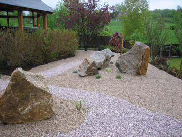 kámen v zahradě