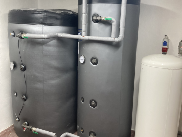 akumulační nádrž,zásobník vody,expanzí nádoba vše funguje ve spolupráci s kotlem Blaze praktik.k