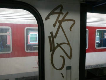 Odstranění graffiti z vlaku - před