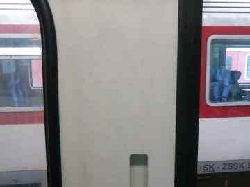 Odstranění graffiti z vlaku - po