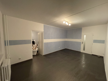 Kompletní výmalba bytu 3+1 + dekorativní úprava v obývacím pokoji - Na Šancích, Chrudim