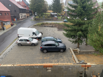 Hotovo - Opěrná zeď + parkoviště