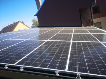 Kompletace fotovoltaických panelů
