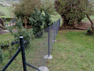 Realizace pletiveho ploty na zahradce