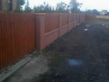 Výstavba plotu