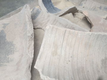 Odfrézované keramické vložky DN140 z komína 11,5metrů - frézováno na DN215