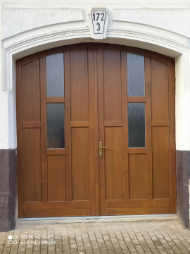 dřevěná vstupní vrata