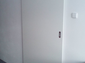 vnitřní bílé dveře
