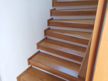 schodiště dřevo