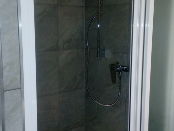 šedý sprchový kout