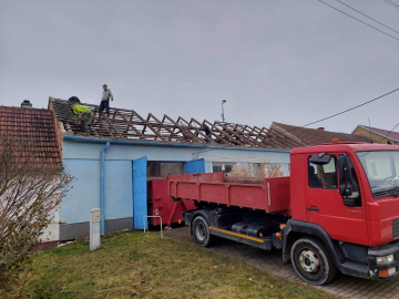 demolice střechy