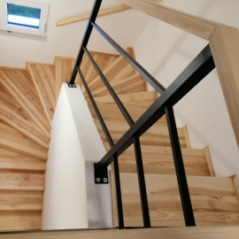 Dřevěné obložení schodů